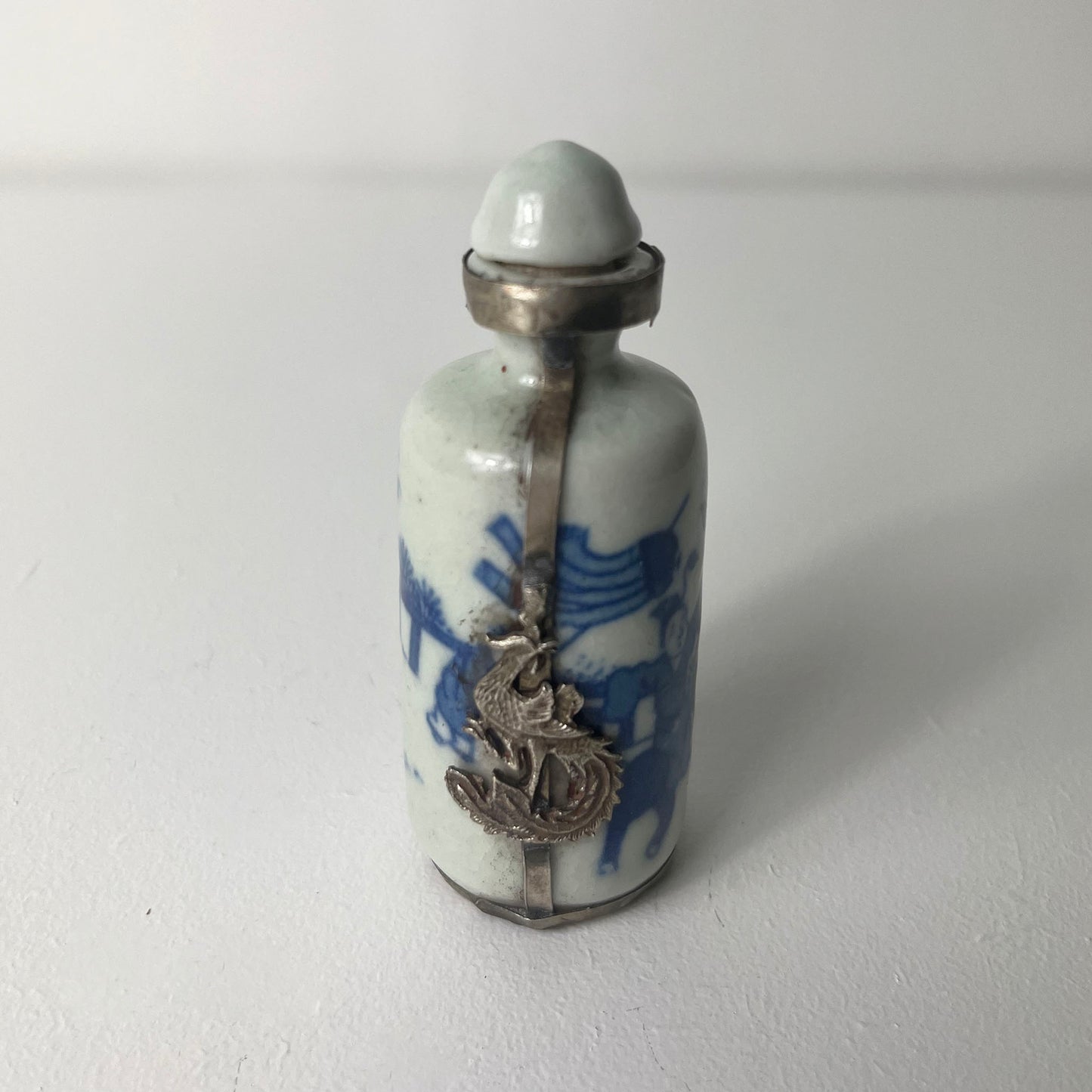 Perfume/Snuff bottle, Chinese -With ornate bracket.