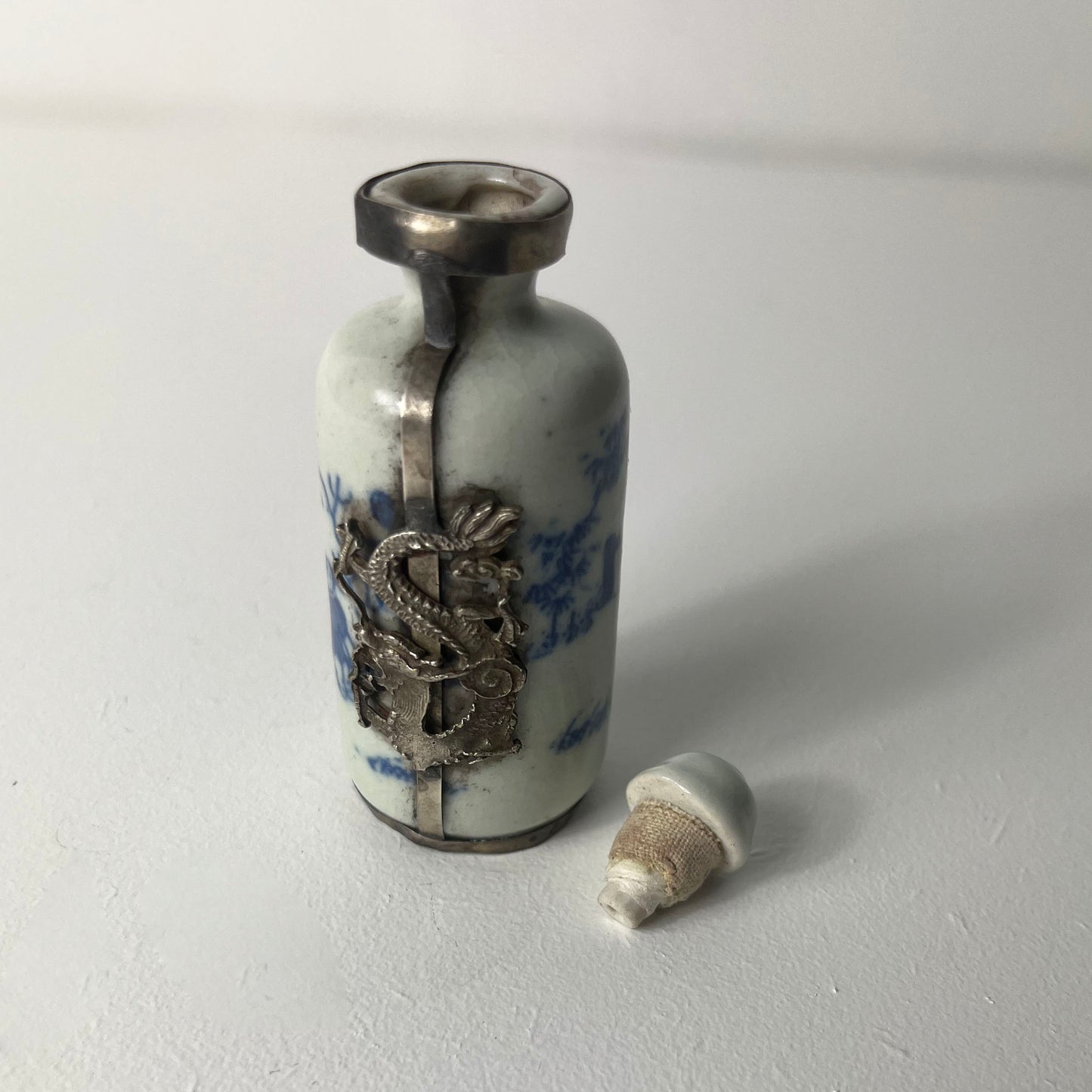 Perfume/Snuff bottle, Chinese -With ornate bracket.