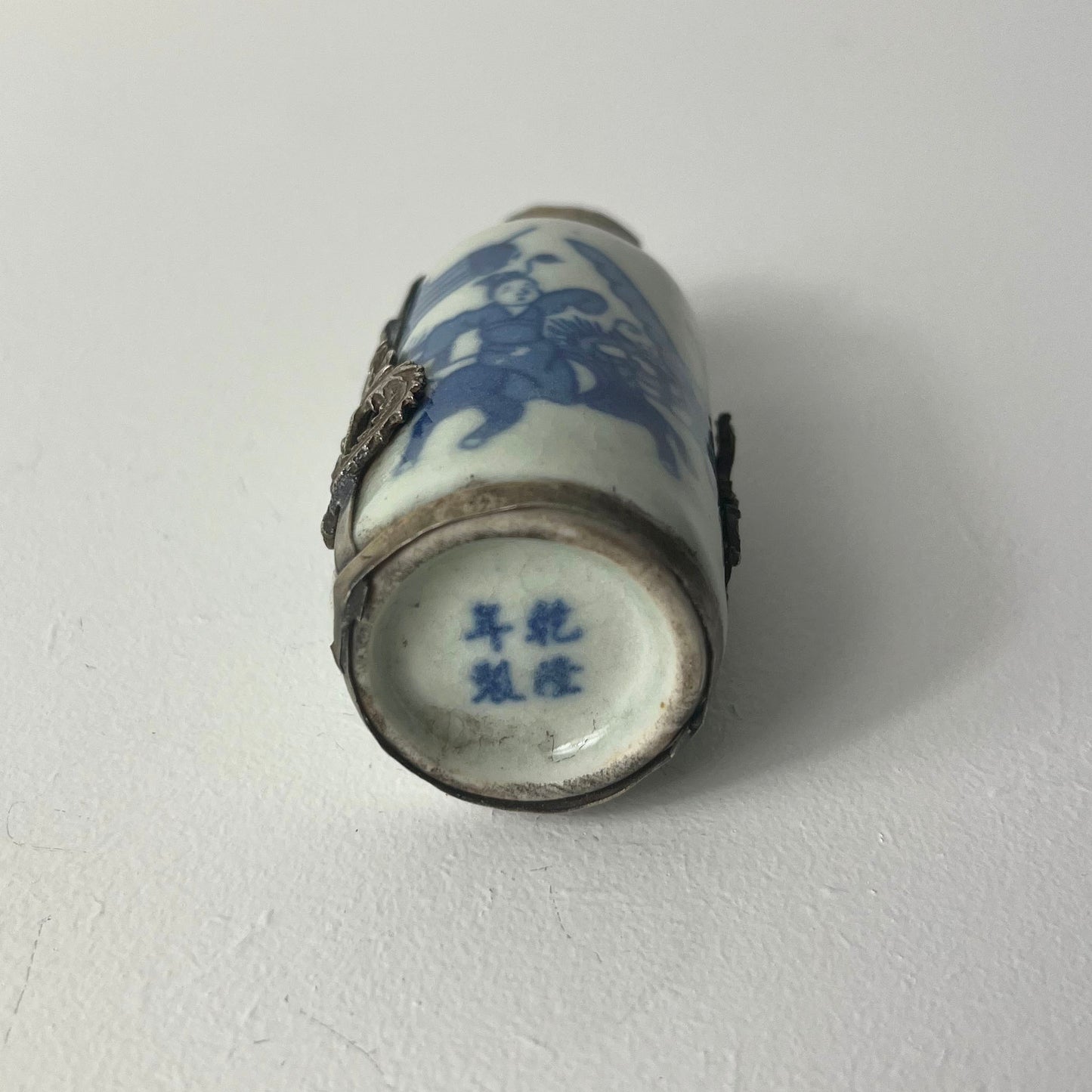 Perfume/Snuff bottle, Chinese -With ornate bracket.