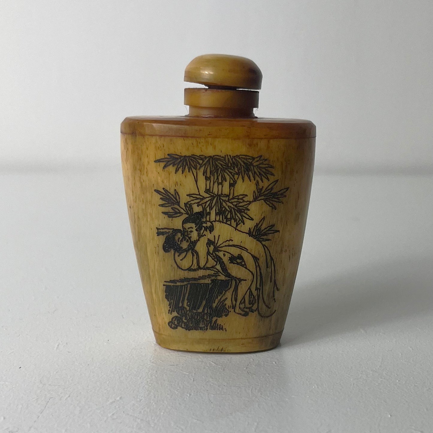 Perfume/Snuff bottle, Chinese - Made from animal bone.