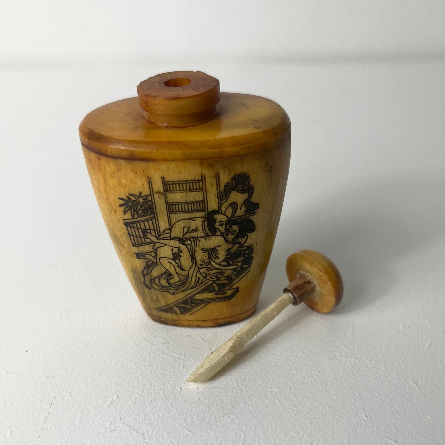 Perfume/Snuff bottle, Chinese - Made from animal bone.