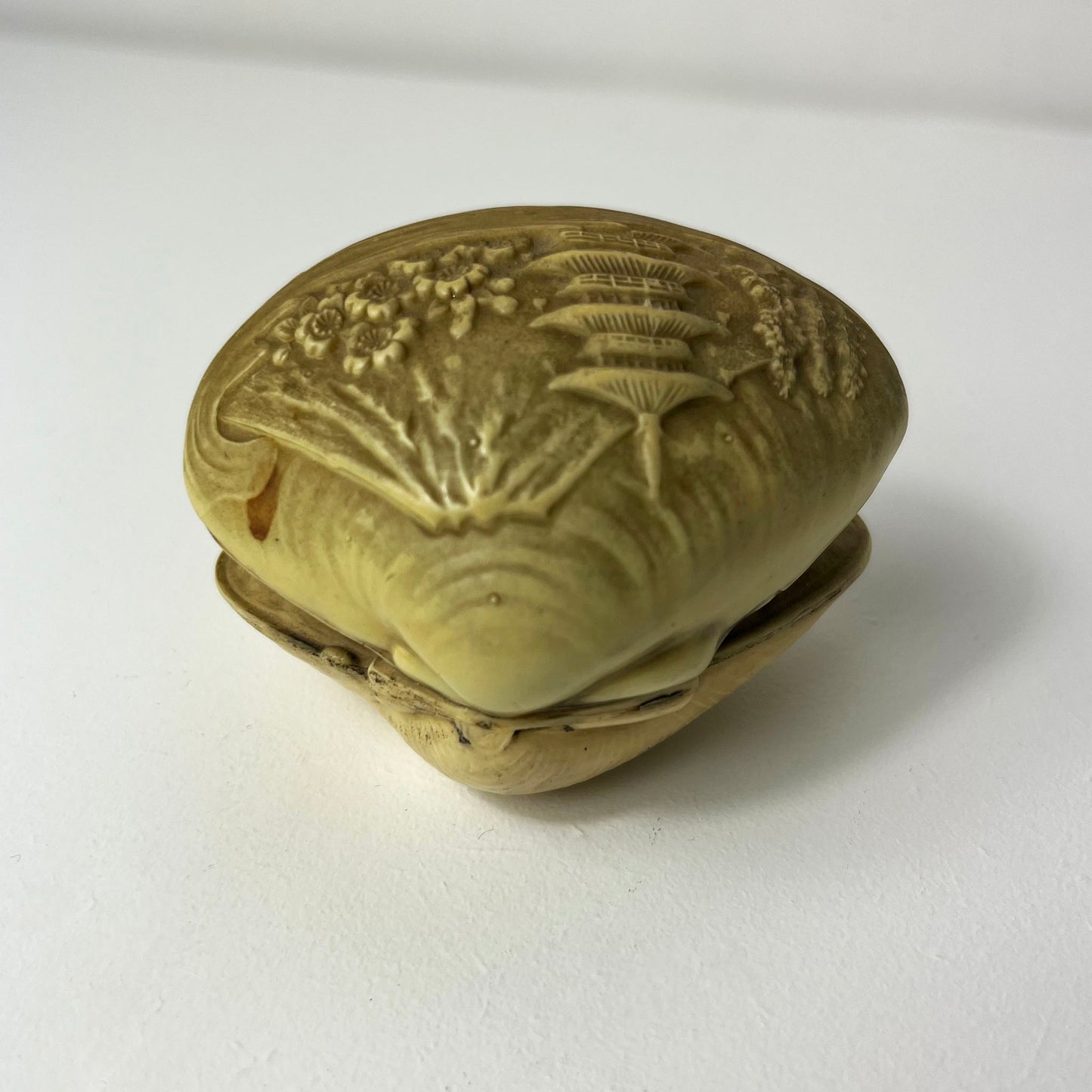 Celluloid Small Clam shell, vintage Japanese sculpture village.